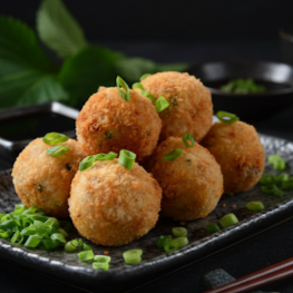Super bolinho de peixe, feito com tempero especial, frito e empanado na panko.