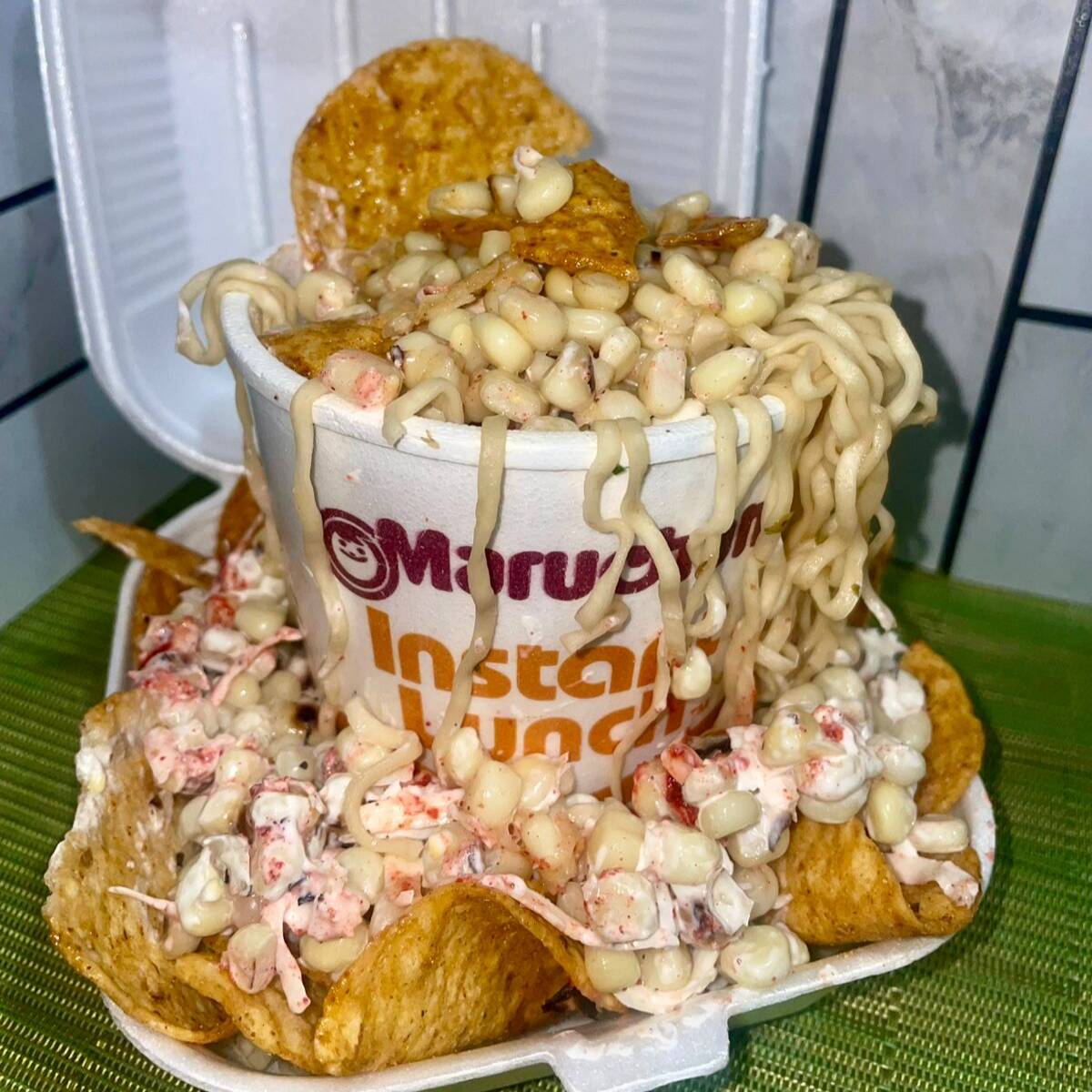 Elote Con Tostitos Morados y Maruchan