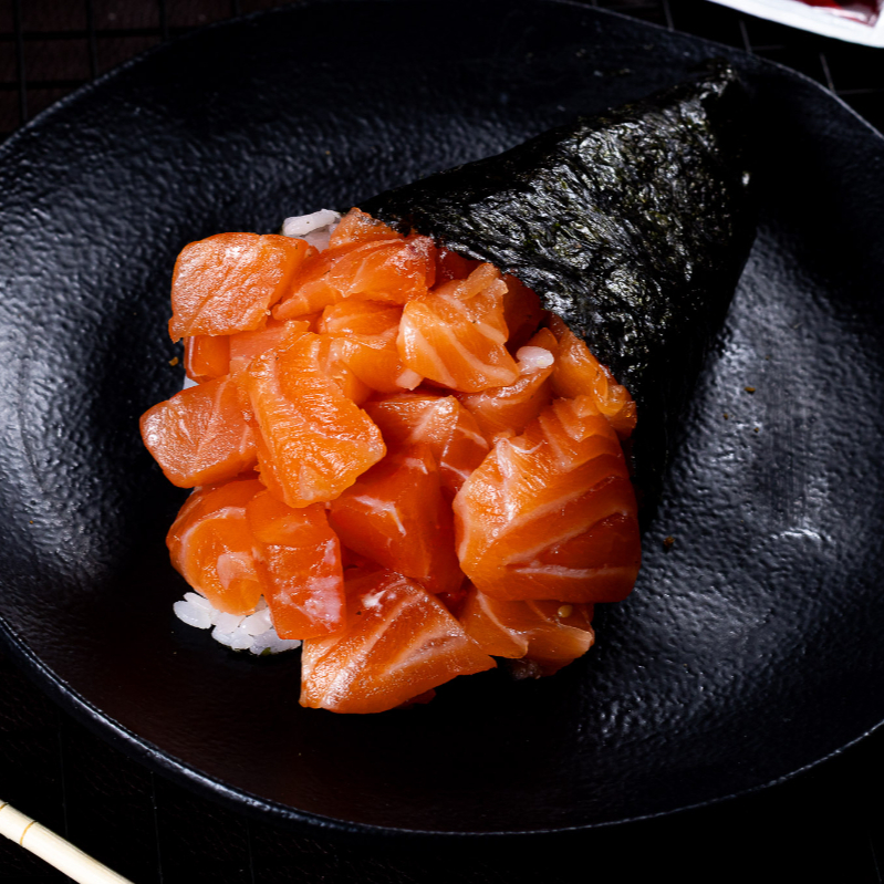 Escolha seu recheio; NÃO VAI ARROZ. Acompanha 2 molhos shoyu. Serve 1 pessoa