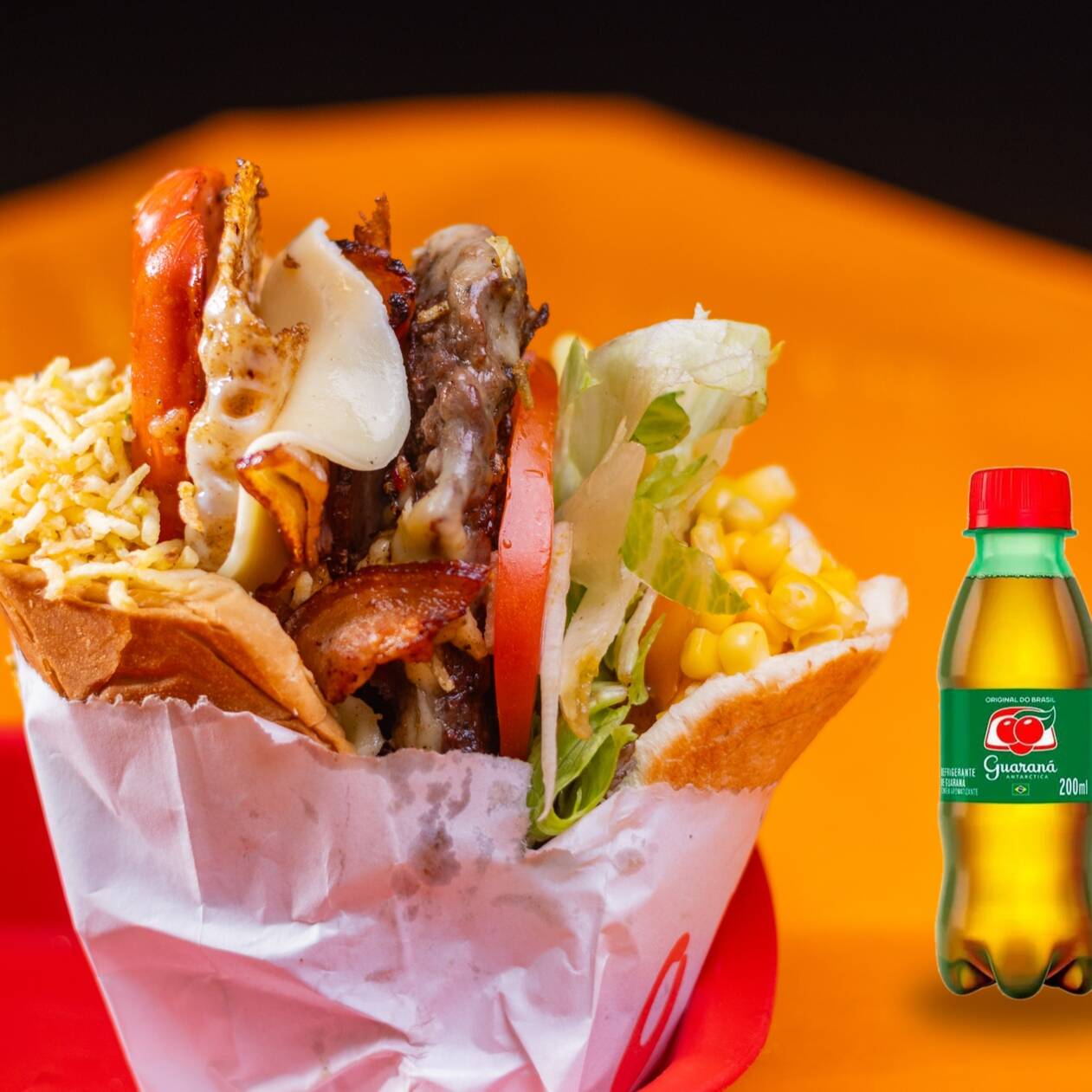 O mais pedido Pao hamburguer mussarela presunto bacon salsicha ovo alface tomate milho e batata palha + Refri !