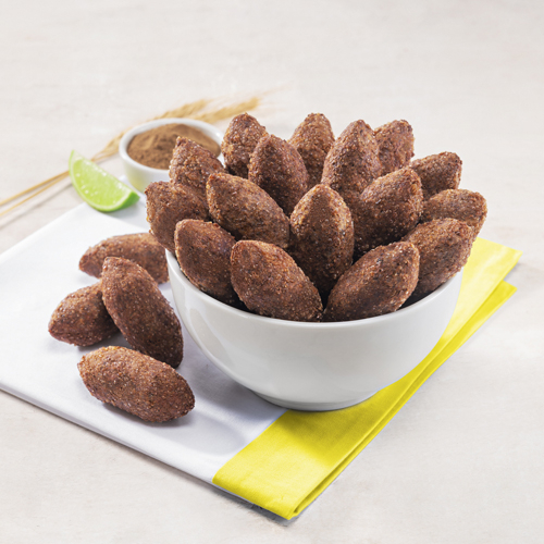 A tradição do Oriente Médio em formato de petisco. Feito com a combinação clássica de carne moída temperada e trigo fino, frito até ficar sequinho por fora e suculento por dentro. Ideal para ser saboreado com um toque de limão!