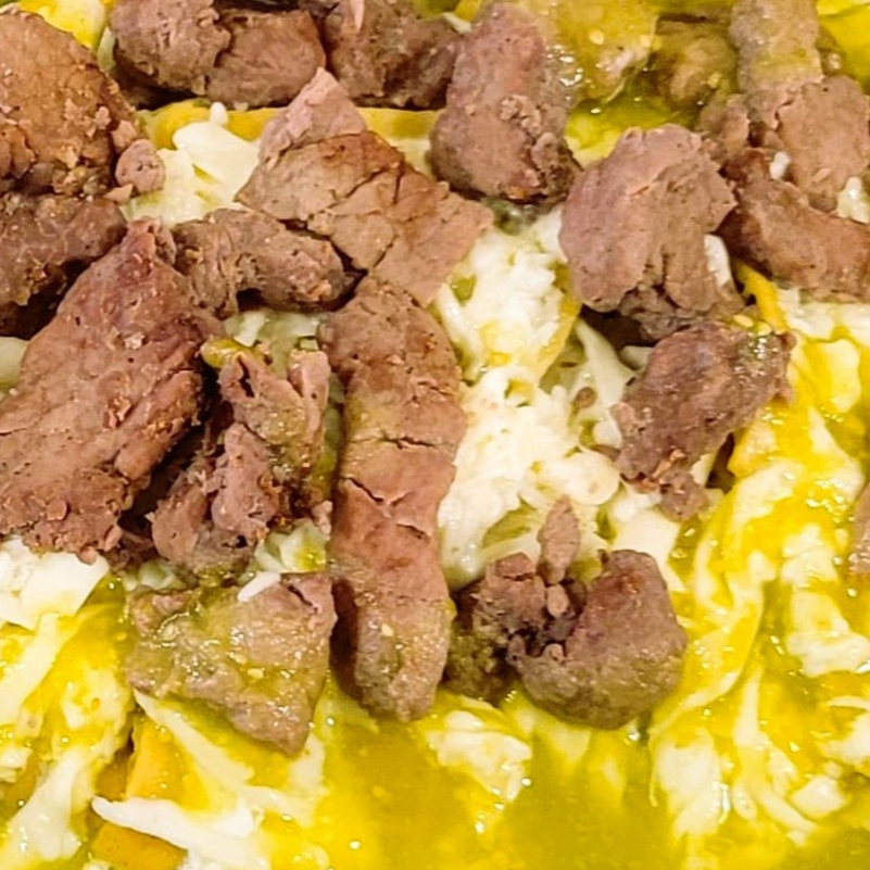 Chilaquiles Medianos con Arrachera y Coca Cola