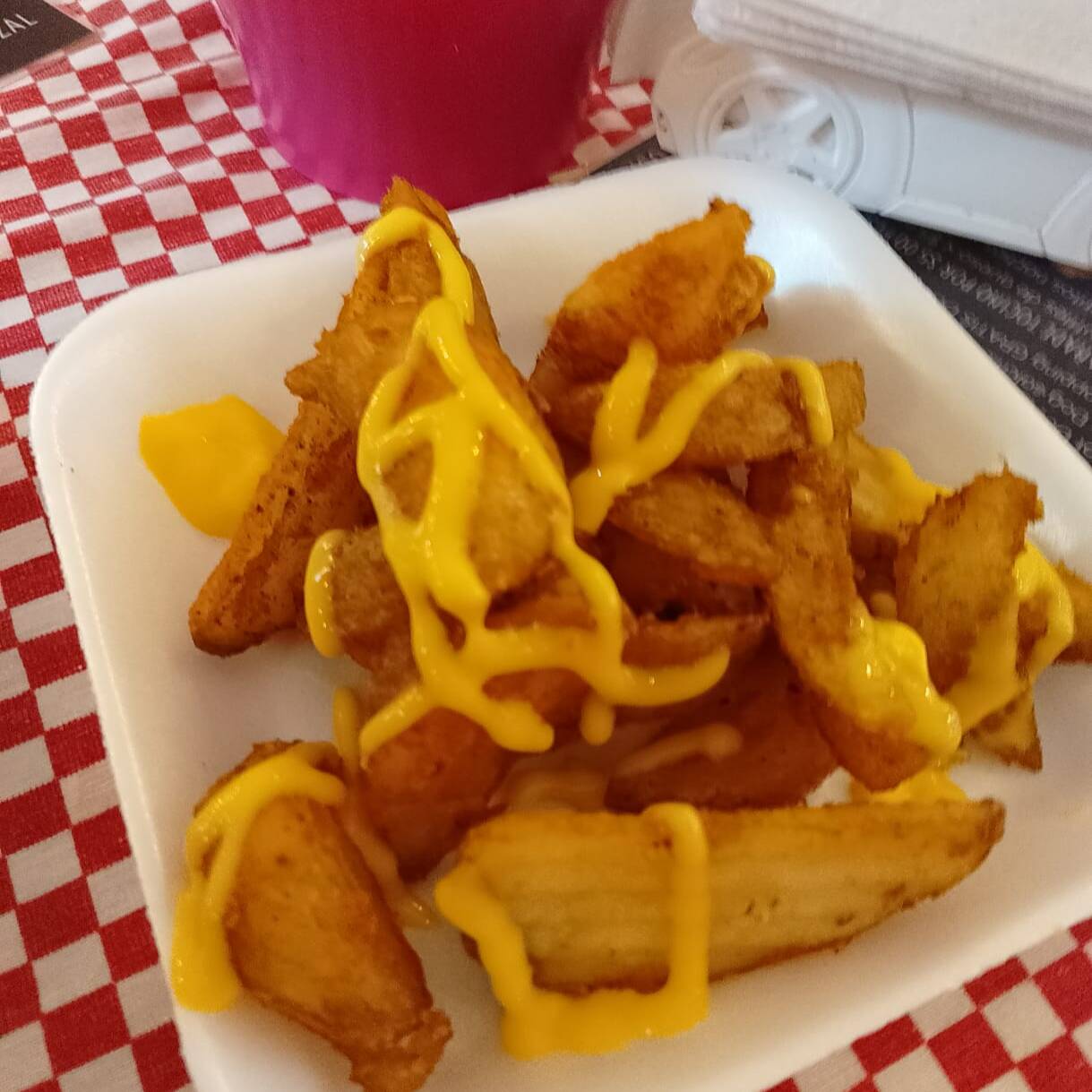 Papas gajo con queso derretido