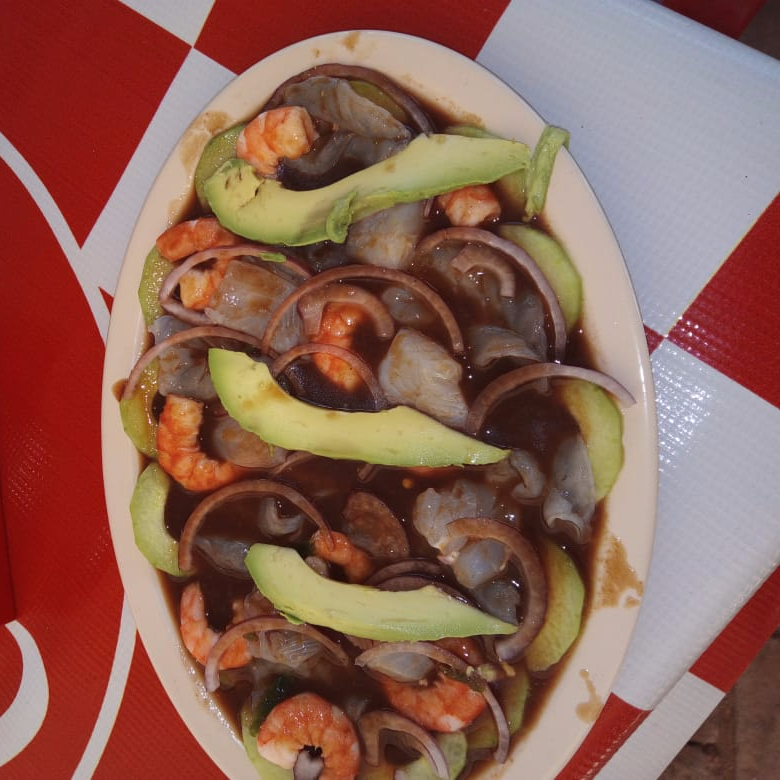 Aguachile Mixto con Callo de Lobina