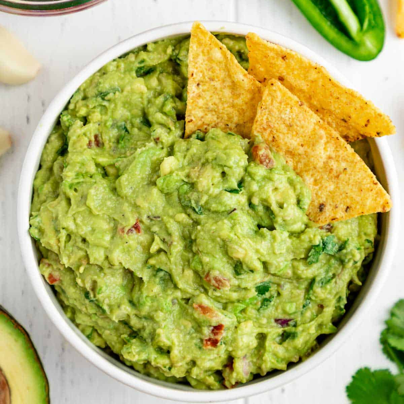 Guacamole y totopos