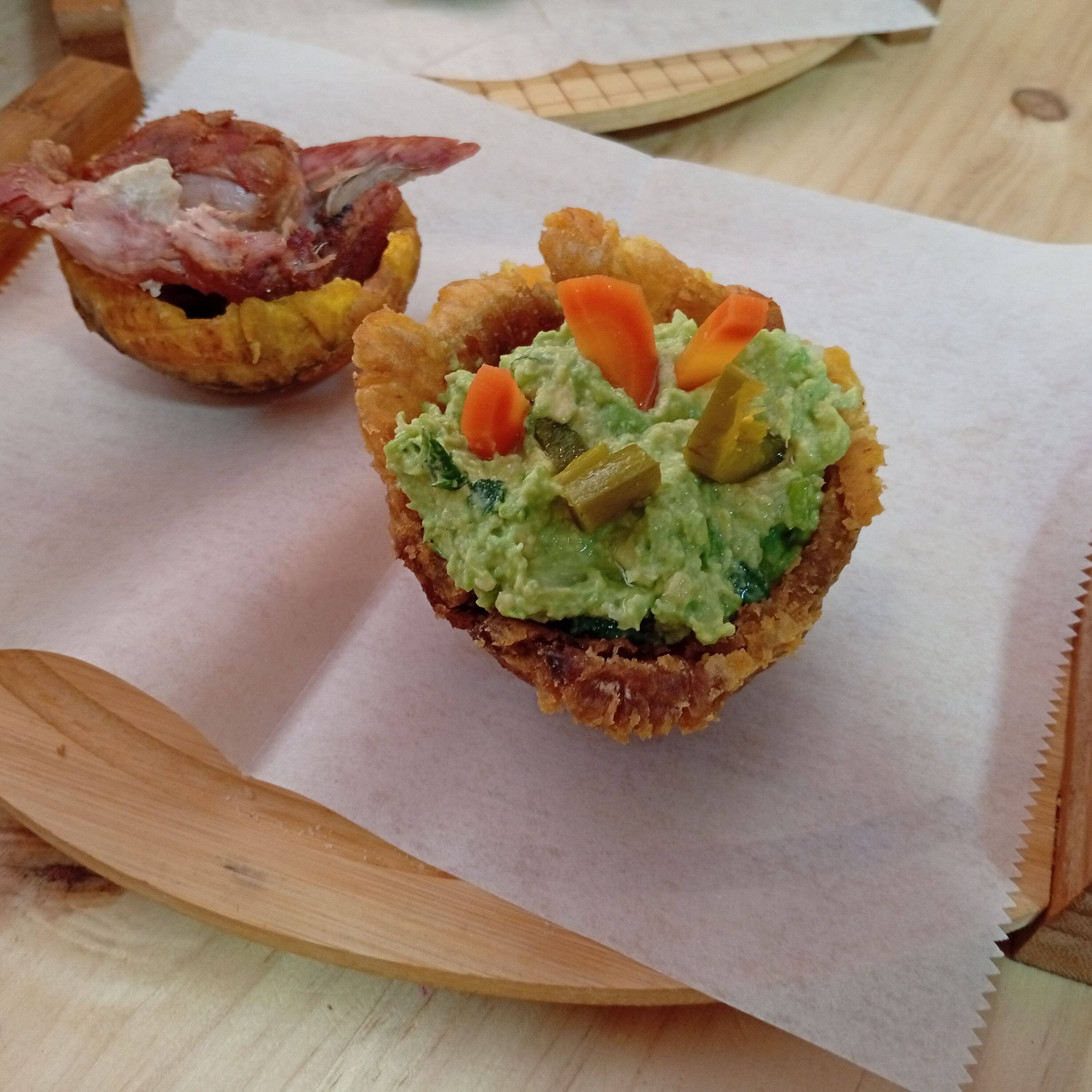 Canasta de Patacón con Chicharrón y Guacamole