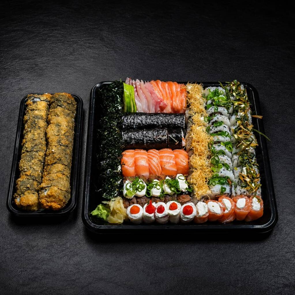 (IMAGEM ILUSTRATIVA) 05 sashimis salmão, 05 sashimis de tilápia, 10 uramaki skin holl, 10 uramaki filadélfia,10 uramaki patê,10 hossomaki filadelfia,10 hossomaki patê,10 gunkan salmão e tilápia,05 niguiri skin,05 niguiri salmão,20 hot filadelfia.