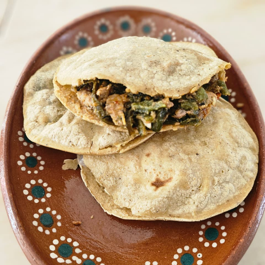 Gordita Chica Guisado Verde