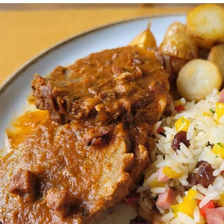ALMOÇO: feijao, baiao, macarrao, farofa, salada de maionese e vinagrete. JANTA: Baiao, farofa, salada de maiones e vinagrete.