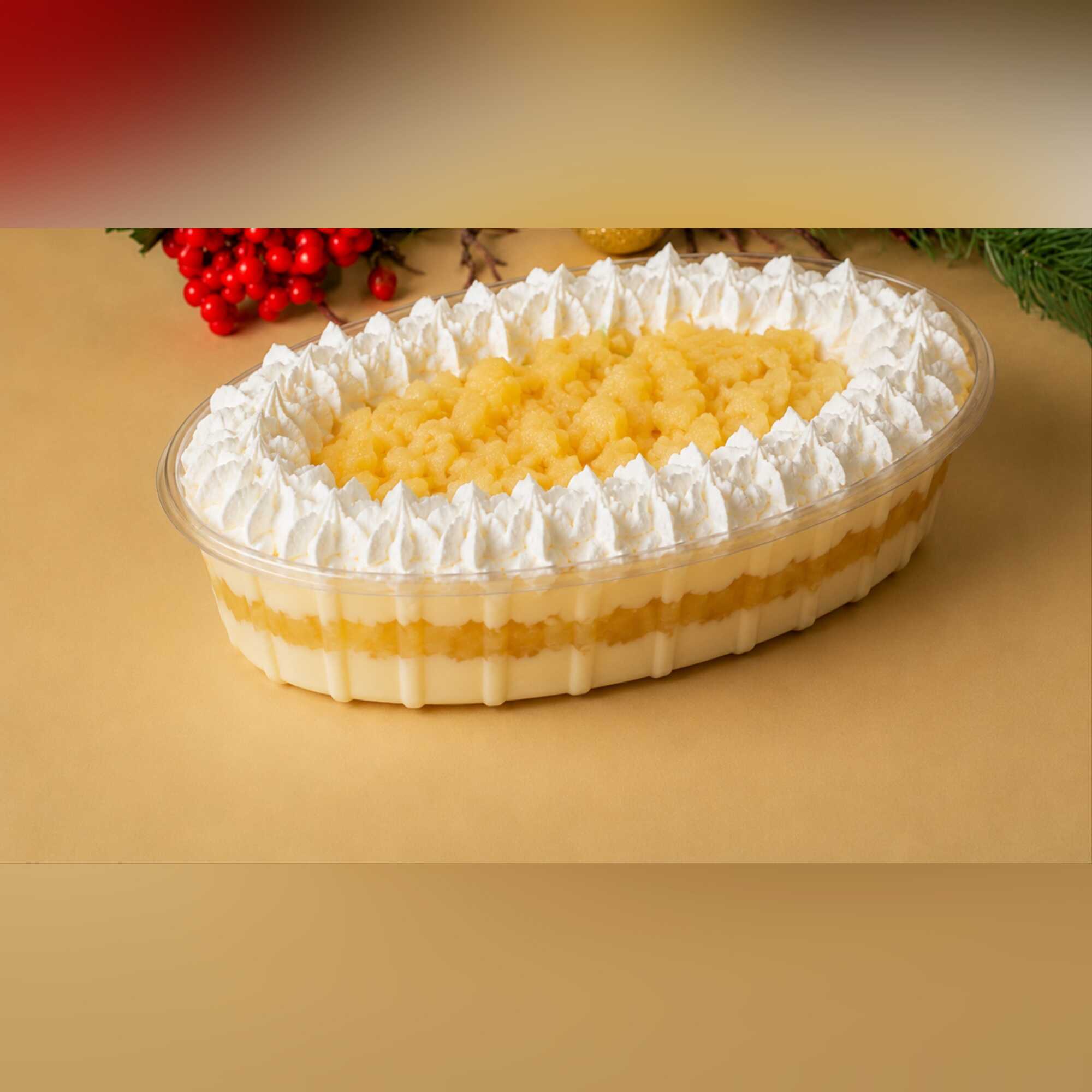 Recheado com creme de ninho, abacaxi em pedaços feito na loja e finalizado com chantilly. Ideal para ocasiões em família