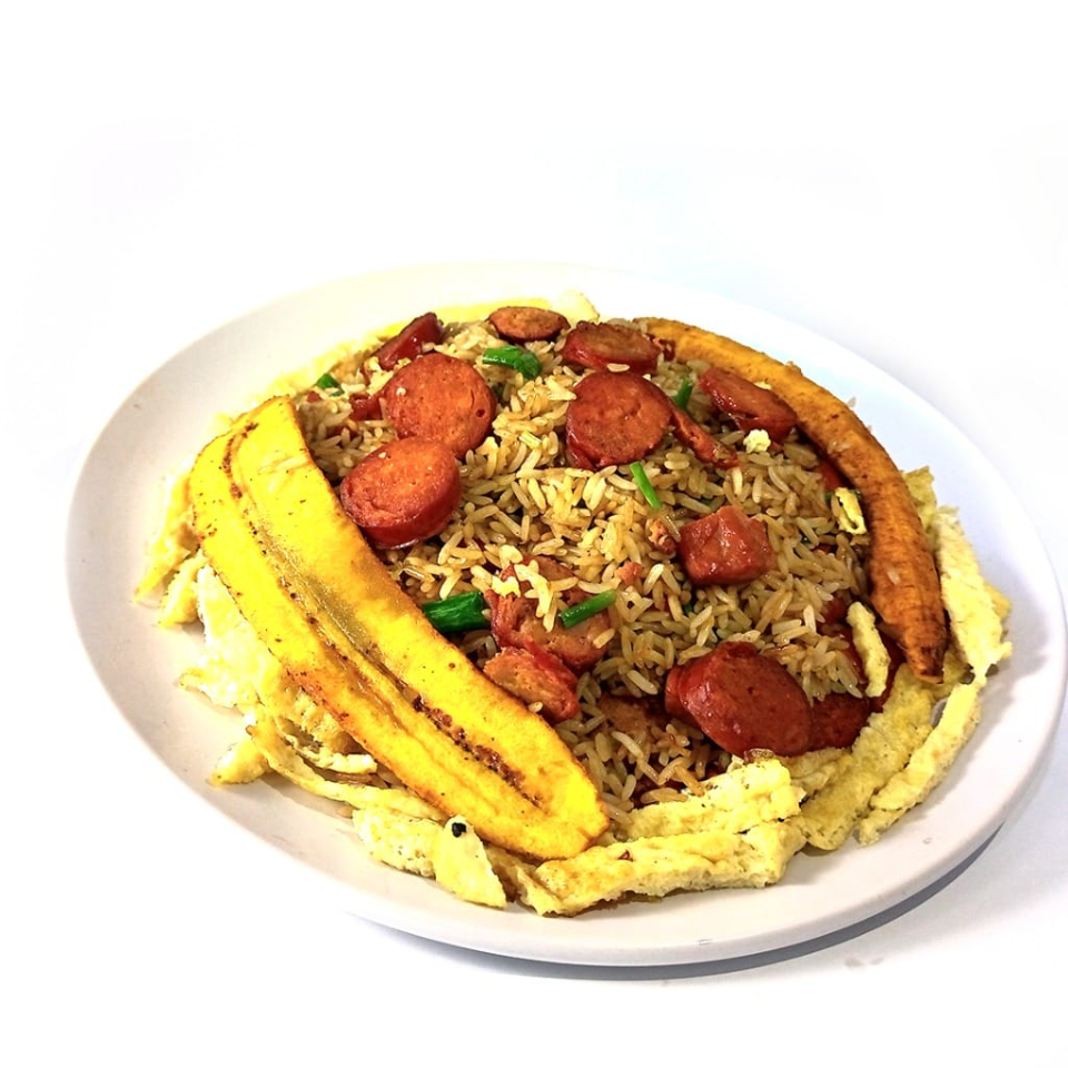 Chaufa de Chorizo(800ml) + Bebida de Cocona