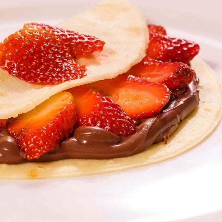 Chocolate preto Hershey's com morangos frescos