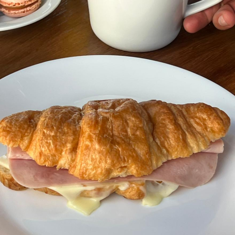 Croissant de Queso y Jamón