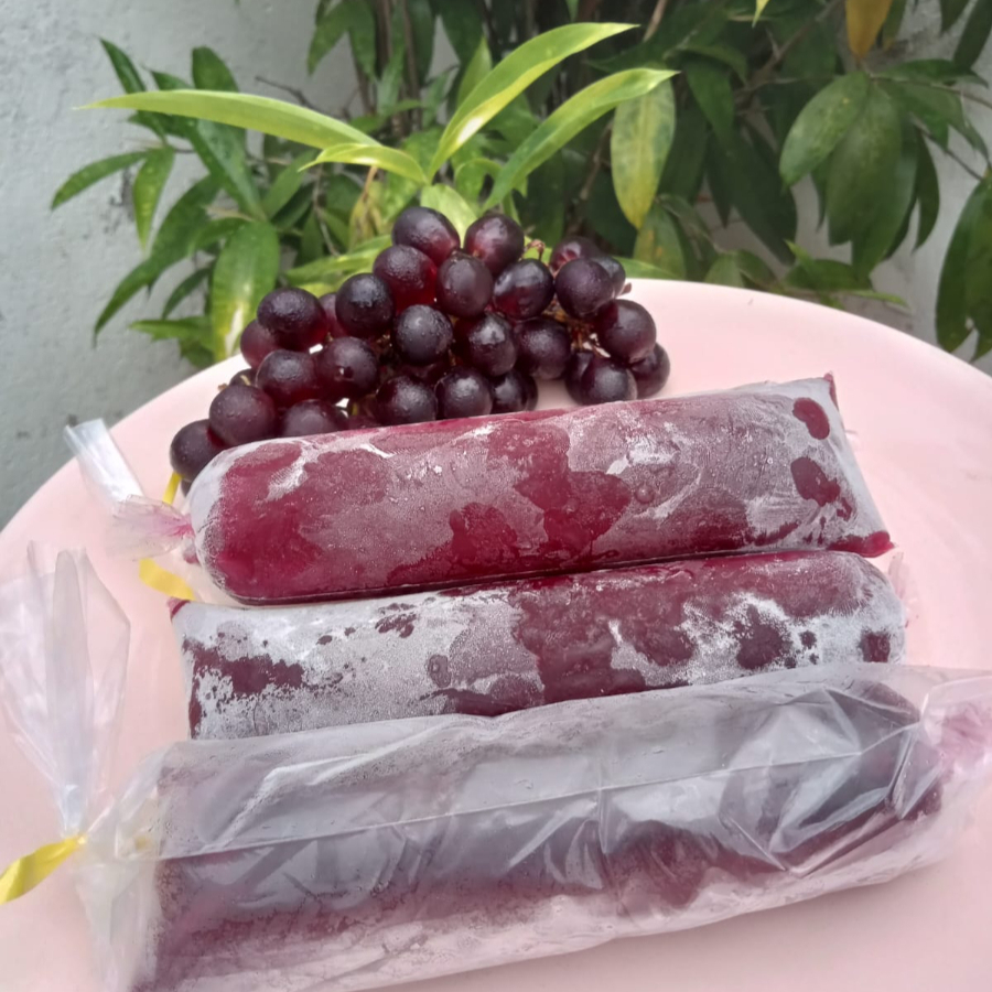 O puro suco da fruta no saquinho, dizem que é melhor que vinho.