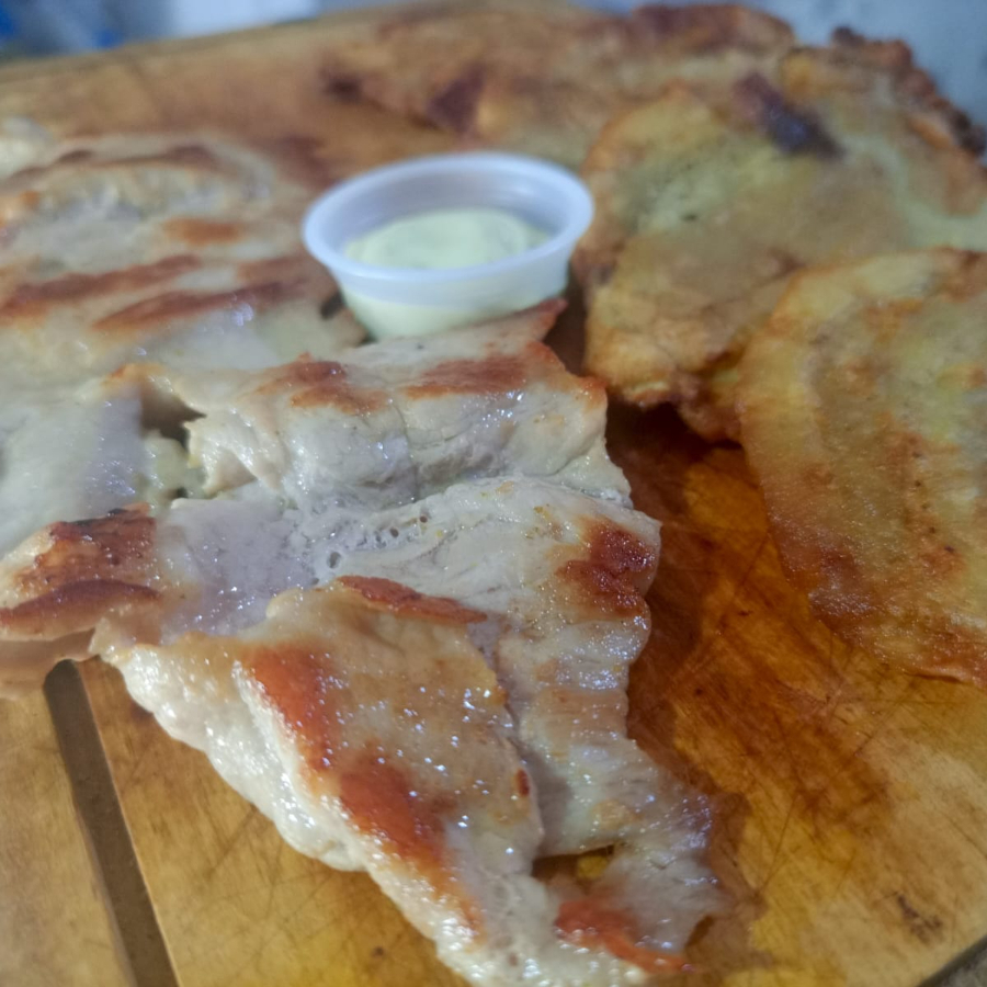 🐖 Lomo de Cerdo + Patacones + Ensalsada