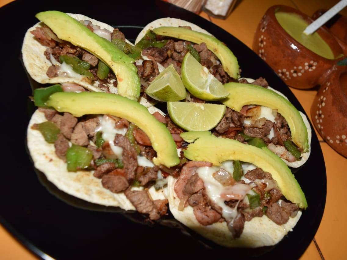 Combo (2) 4 tacos Ya Vaz + (2) Refrescos