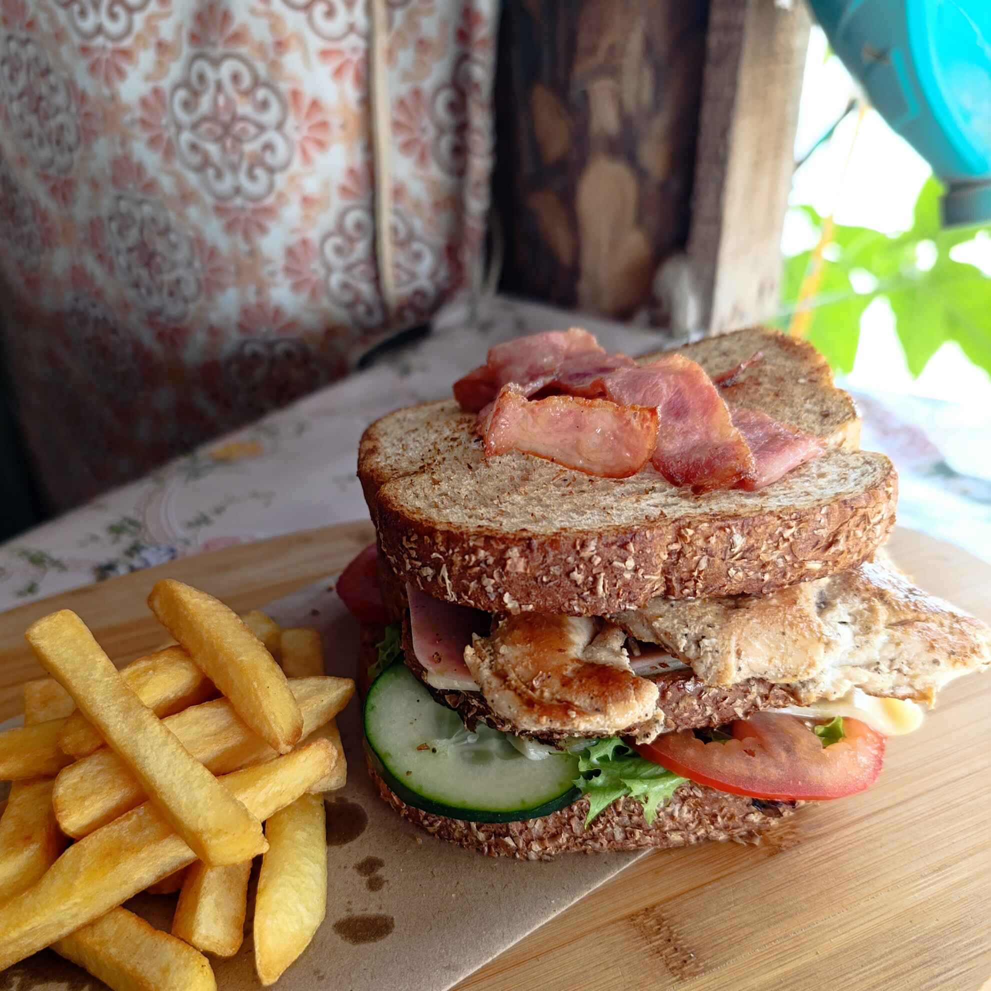 CLUB SANDWICH DE POLLO