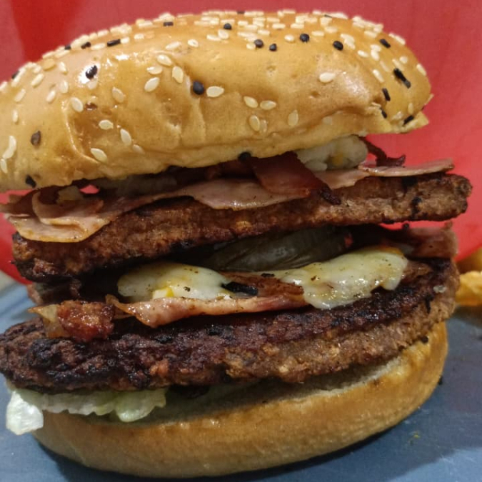 Hamburguesa Doble Sabor con Papas