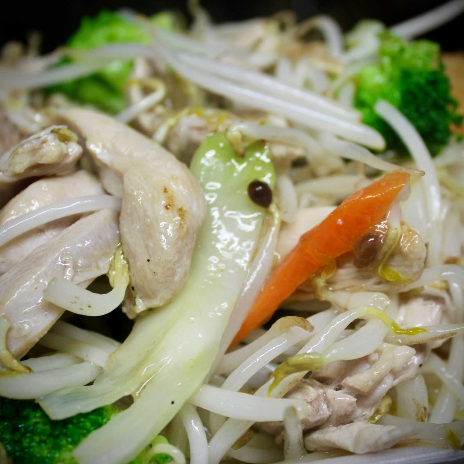 L.#28 Chop Suey de Pollo 🍗