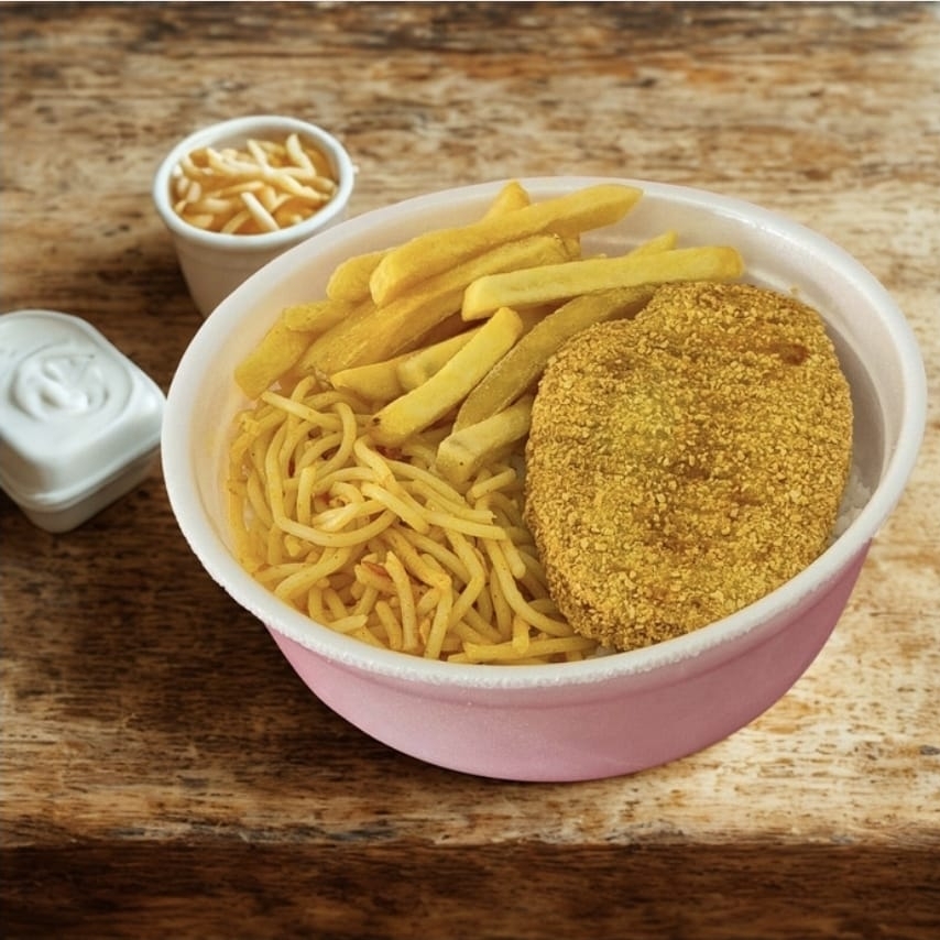 Marmitex de Steak de frango Acompanha: Arroz branco, Feijão Carioca, Macarrão ou legumes do Dia, fritas e salada!
Peso aprox: 400g.