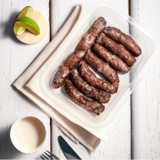 Artesanal, mix de carnes de cordeiro e bovina com snoobar. Escolha o acompanhamento.