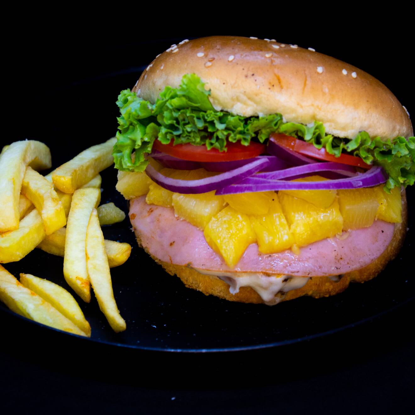 Hamburguesa Hawaiana. + PAPAS