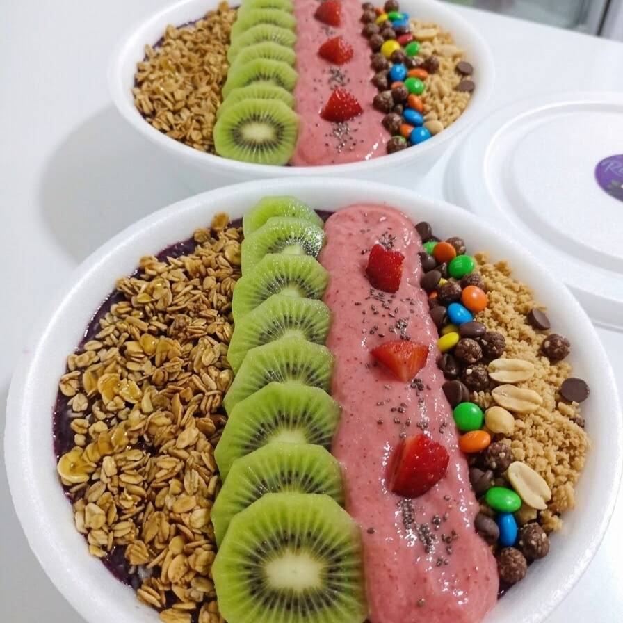 💜 Maravilhoso açaí cremoso, agora em dobro para deixar seu momento ainda mais especial! 😋💜
Você recebe 2 Açaís Premium de 750 ml, cada um com até 5 complementos, 1 opção de calda e 1 opção de fruta.
🔥 Mais açaí, mais sabor e mais economia!
Monte seus dois Açaís Premium e aproveite essa combinação irresistível. 💜
Importante: você monta as opções de um dos açaís, e o segundo será preparado com a mesma combinação.
⚠️ Lembrete sobre os cremes: os cremes são adicionais e pagos à parte. Se você escolher e pagar apenas 1 adicional de creme, o creme será colocado em apenas um dos dois açaís. Para adicionar creme aos dois açaís, é necessário realizar o pagamento do adicional 2 vezes.