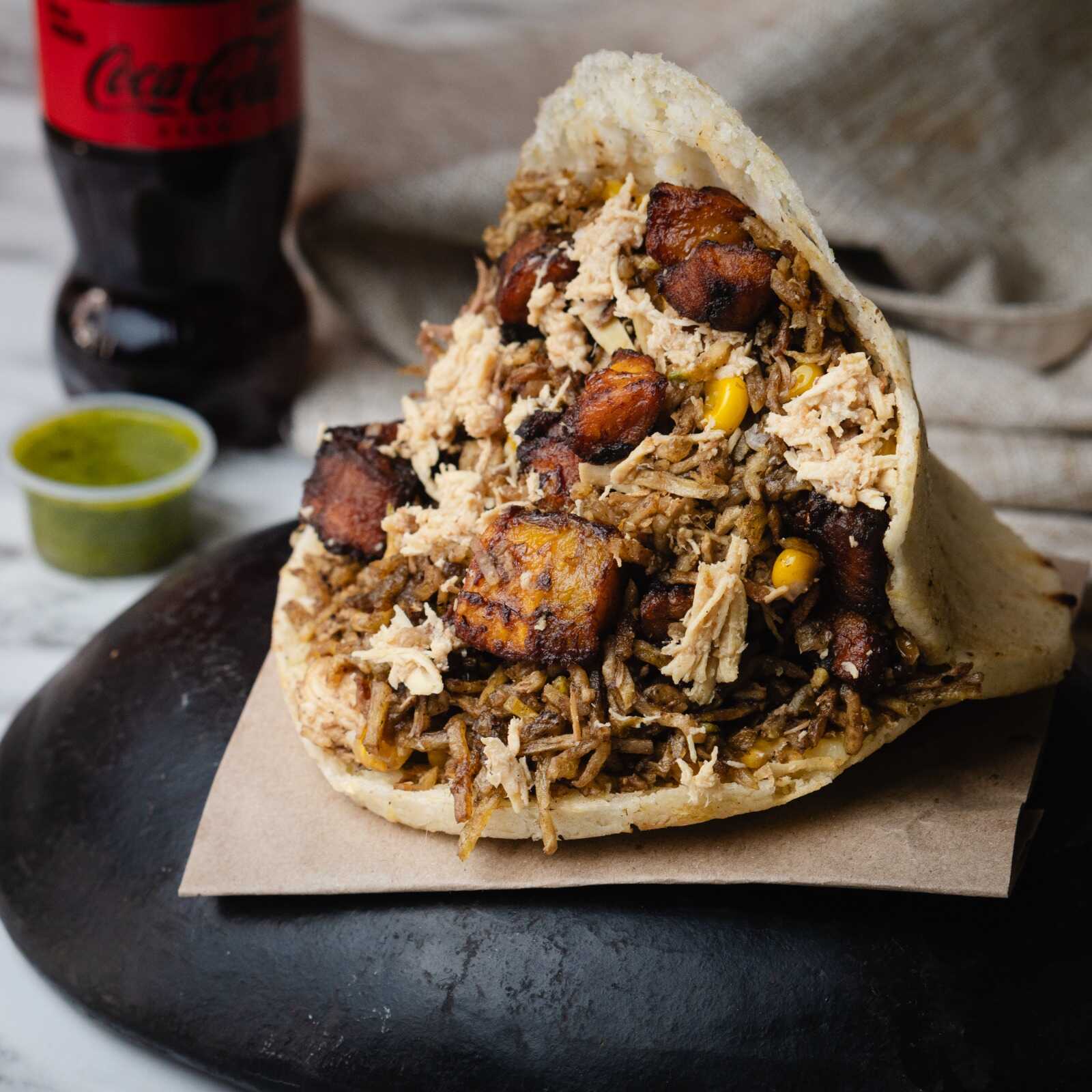 Combo Arepa Mazorcada de Plátano y Pollo