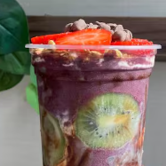 Um açaí geladinho no copo de 300 ml que você pode montar do seu jeito. Obs. Não enviamos itens separados.