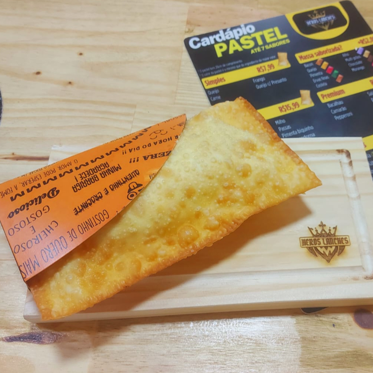 """Pastéis sequinhos, crocantes e irresistíveis! Nossos recheios são sempre frescos e preparados com um sabor único que vai te surpreender!"""
