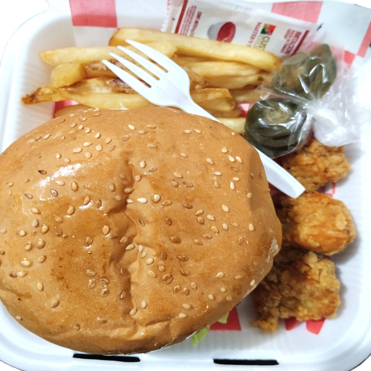 Hamburguesa + 3 Boneless + Papas