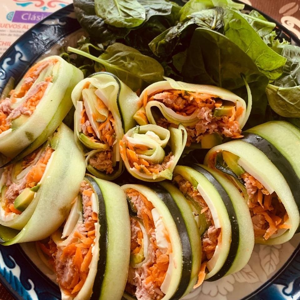 Rollo de pepino con atun