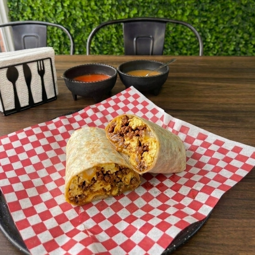 BURRITO DE HUEVITO CON CHORIZO