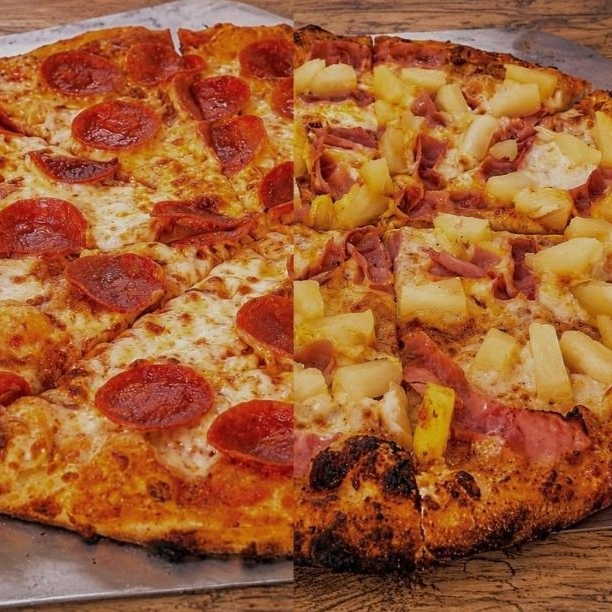 2 Pizzas: 1 Hawaiana Dorada + 1 Pepperoni Supremo