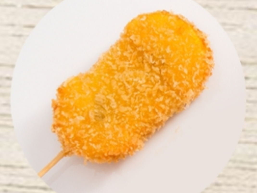 Kushiage de Platano con Queso Manchego. (1 Pza)