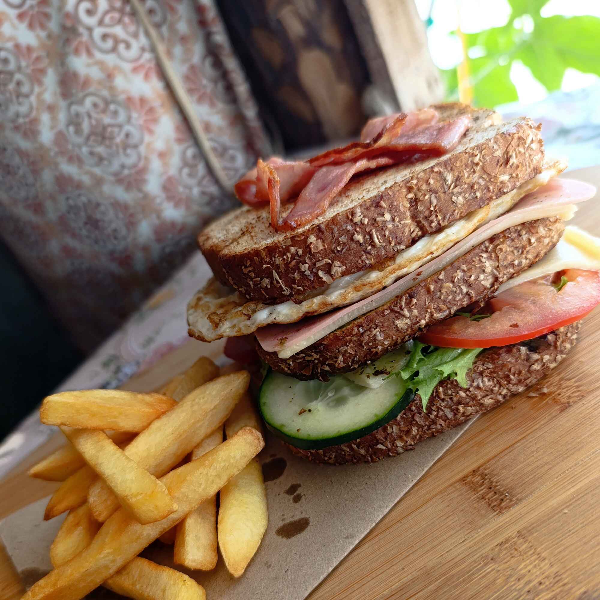 CLUB SANDWICH CON HUEVO