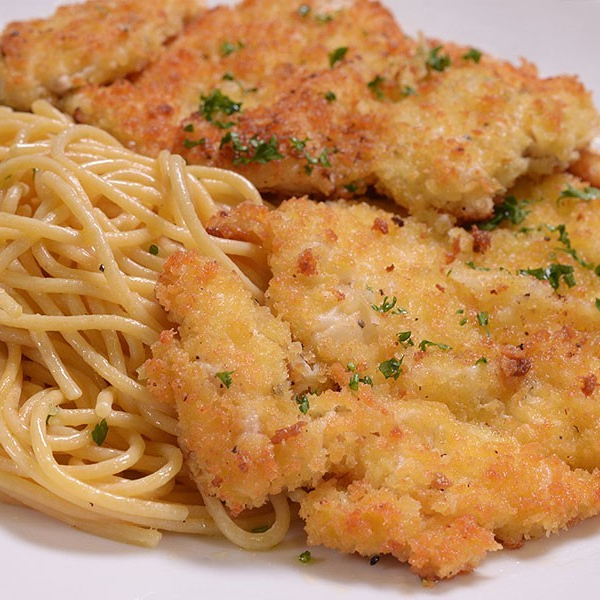 Acompanha: Arroz, Feijão, Macarrão, Filé de Frango empanado e Salada