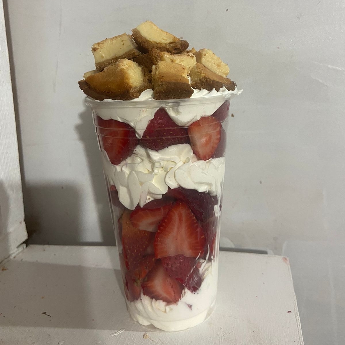 Fresas con Crema y Pay de Queso