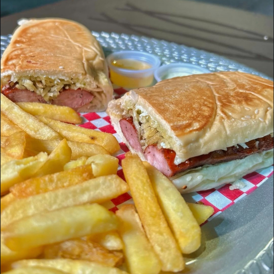2x1 Perro a la Plancha + Papa Francesas