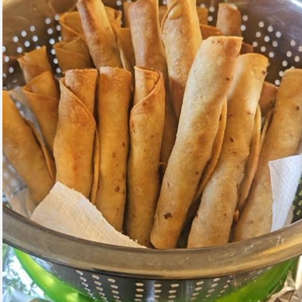 Orden de Tacos Dorados de Pollo