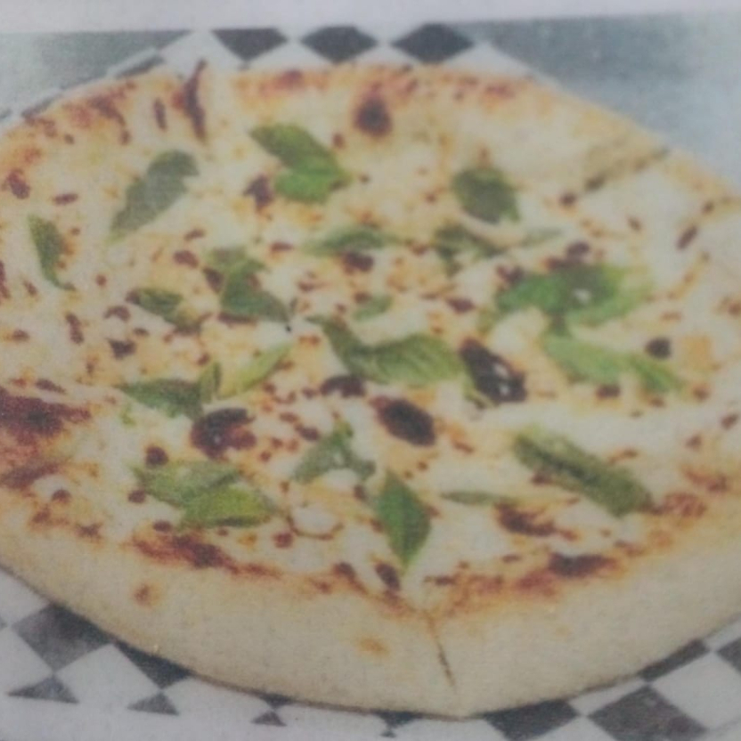 PIZZA JOCOQUE CON ALBAHACA