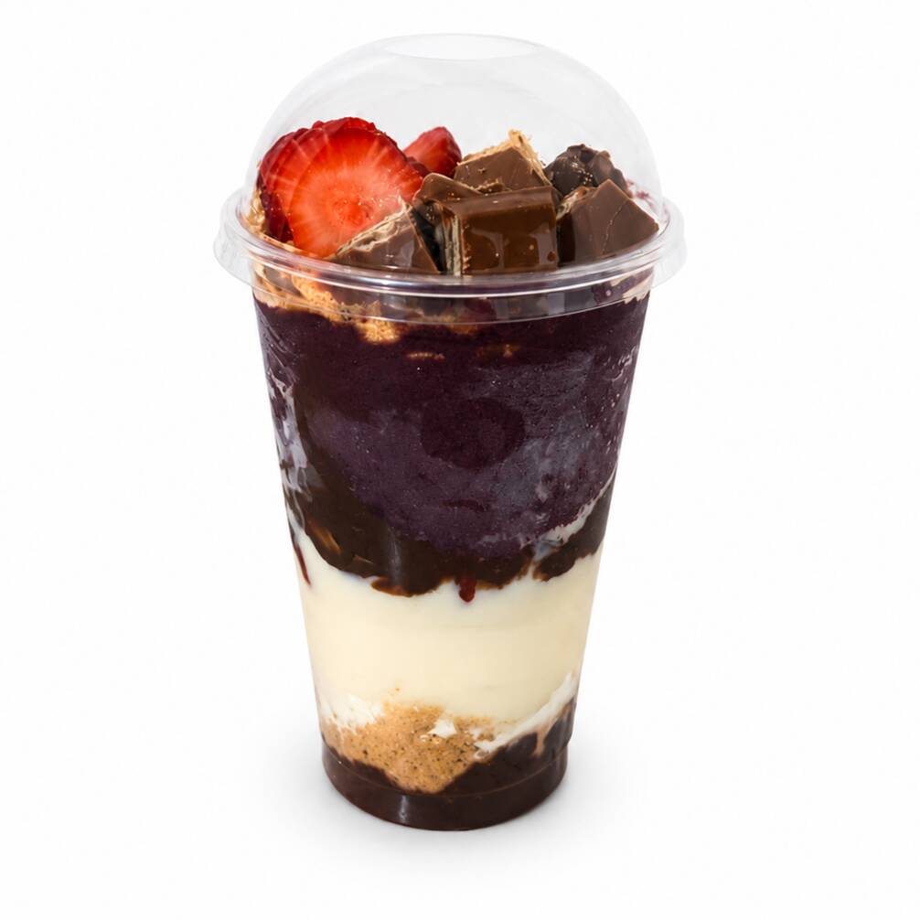 Surpreenda-se com o nosso 'Casadinho no Copo 300 ml'. Uma combinação personalizada de sabores exóticos e irresistíveis, feita especialmente para você. Escolha entre o refrescante açaí, o cremoso cupuaçu ou o inovador 'frozem', combinados com até duas opções de massas distintas. E para tornar a experiência ainda mais prazerosa, oferecemos ainda dois complementos gratuitos para enriquecer o seu prato. Uma aventura gastronômica única, esperando por você.
Atenção: Não Enviamos Adicionais Separados