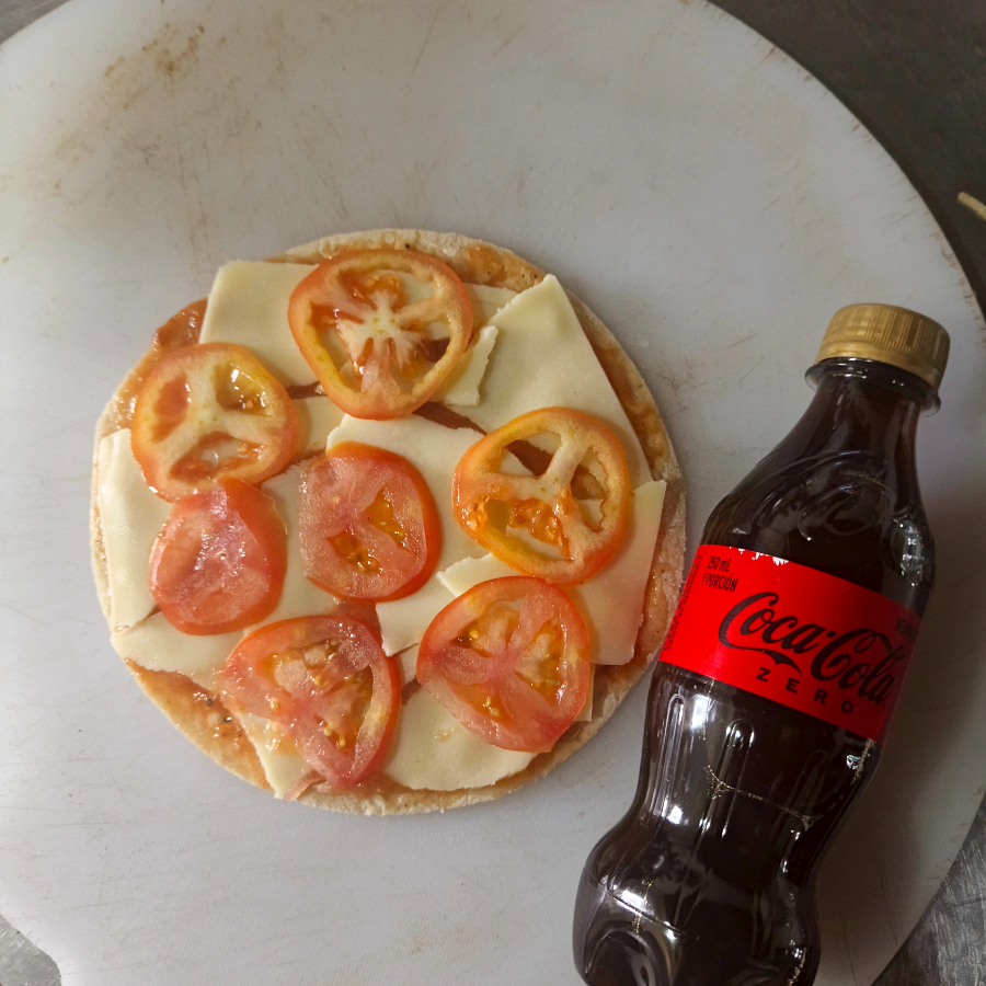 Pizzeta Porcion Tocineta Maiz+ Coca Cola 250ml