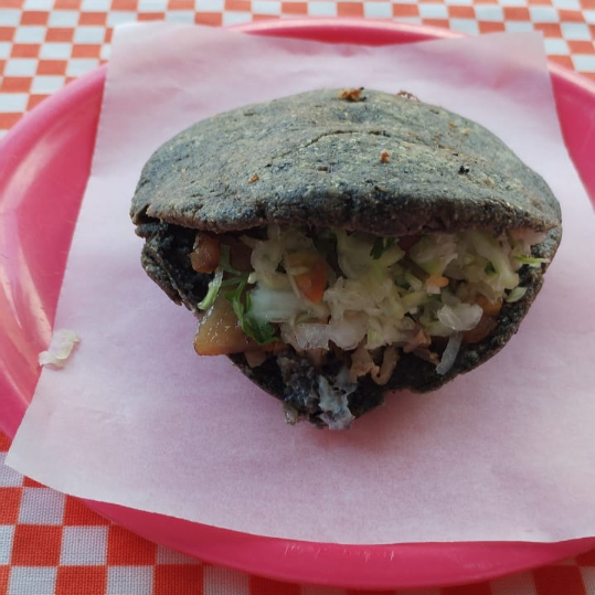 GORDITA DE CARNITAS, MACIZA CON CUERITO