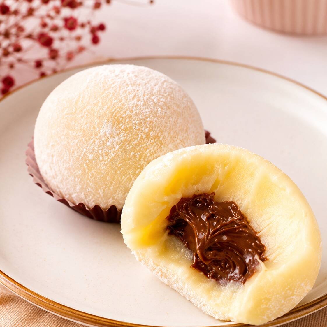 Brigadeiro cremoso de Leite Ninho, recheado com Nutella original, envolto em Leite Ninho e com textura macia e irresistível. Aprox.: 30g por unidade.