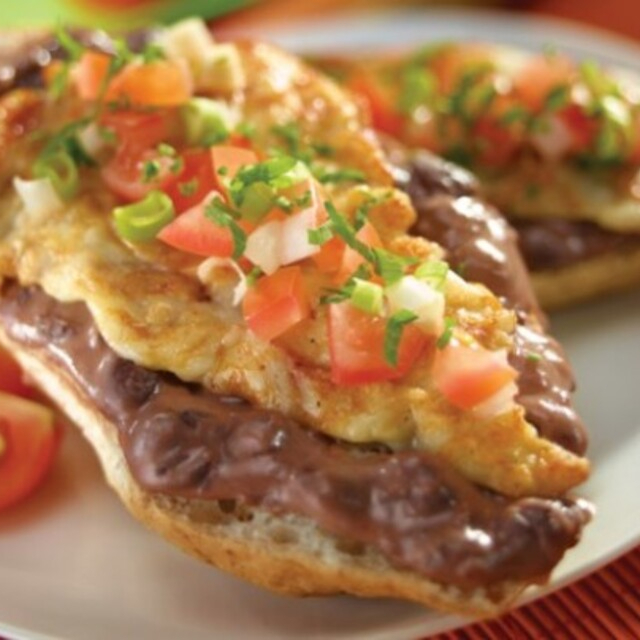 MOLLETE FRIJOLES