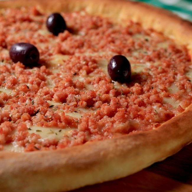 1 pizza grande de 8 pedaços e escolha entre 1 refrigerante de 2L OU 2 long neck Stella