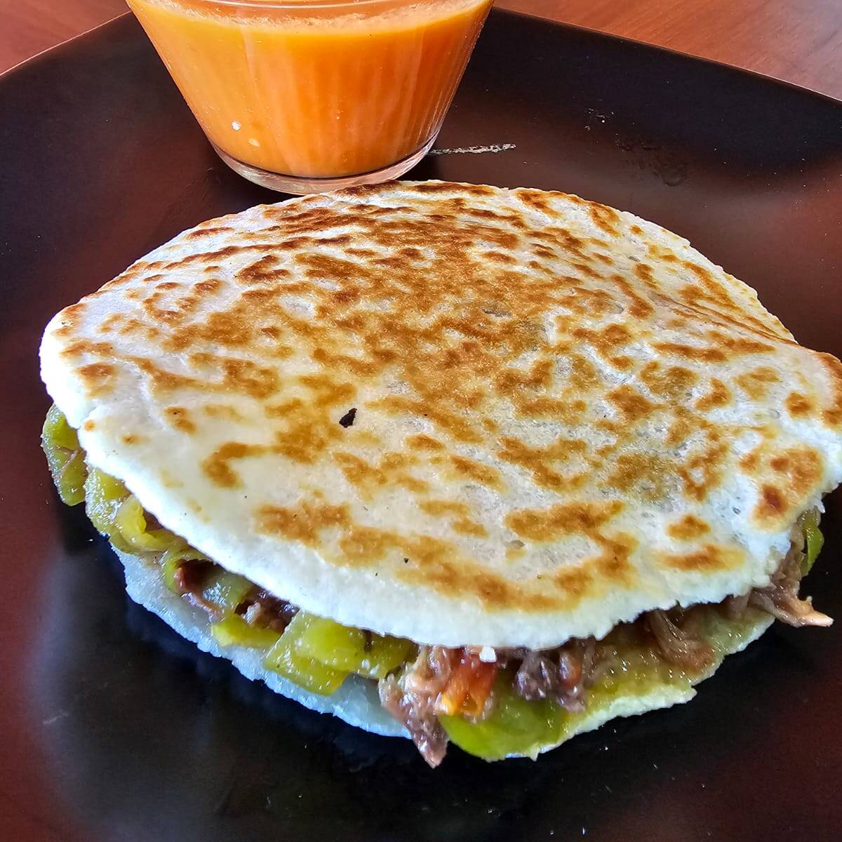 Deshebrada con Chilaca
