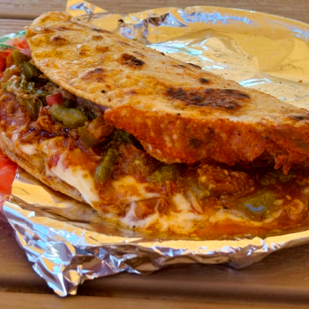Quesadilla con Guiso en Tortilla de Maiz o Harina