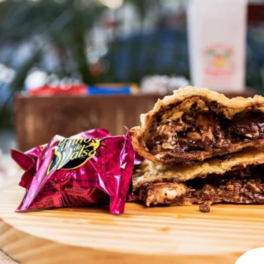 Delicioso pastel recheado de bom bom (sonho de valsa)